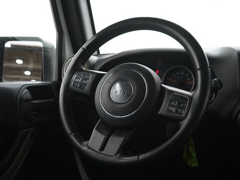 Used 2016 Jeep Wrangler Unlimited Sahara AWD/4WD image 14