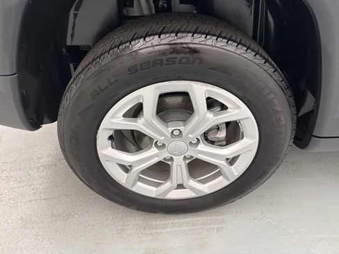 Used 2024 Jeep Compass Latitude AWD/4WD image 11
