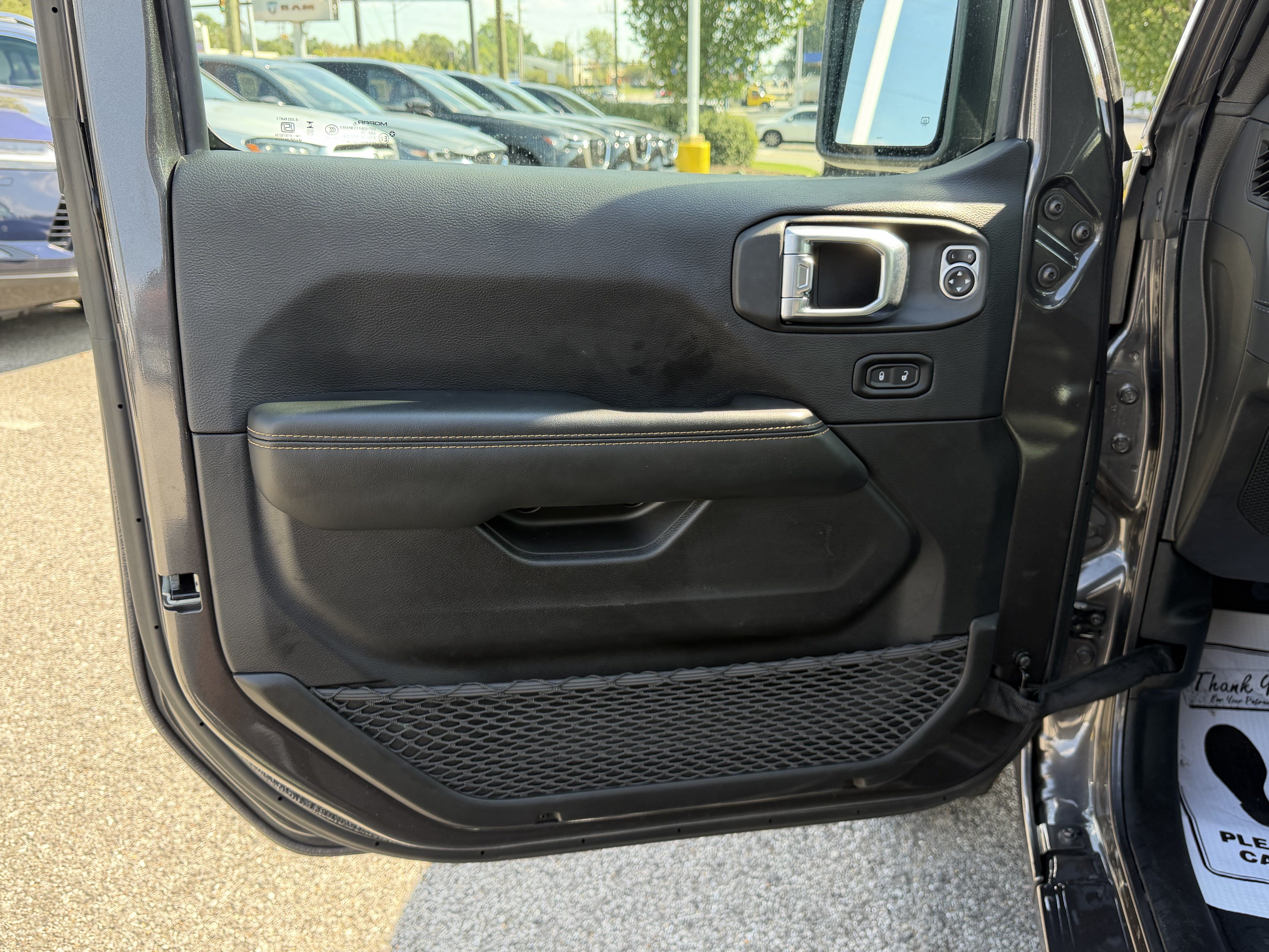 Used 2026 Jeep Wrangler Unlimited Sahara AWD/4WD image 14