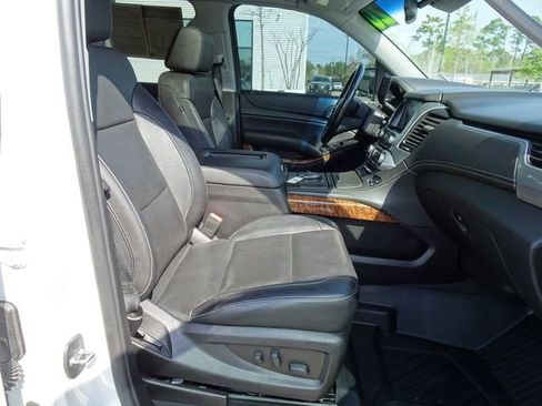 Used 2020 Chevrolet Suburban Premier w/ Premier 6.2L Value Package image 18