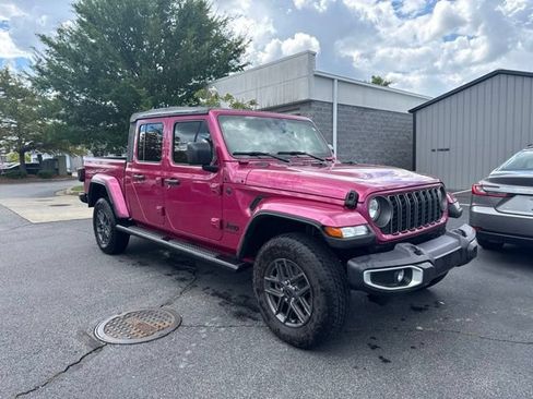 Used 2024 Jeep Gladiator Sport AWD/4WD image 7