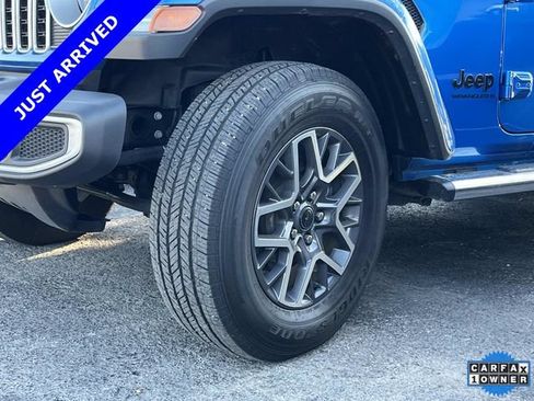 Used 2025 Jeep Wrangler Unlimited Sahara w/ Safety Group AWD/4WD image 14