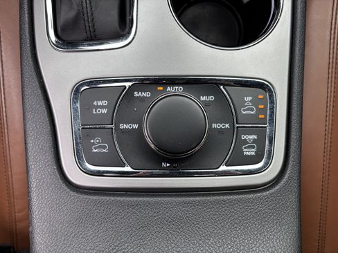 Used 2020 Jeep Grand Cherokee Overland image 31