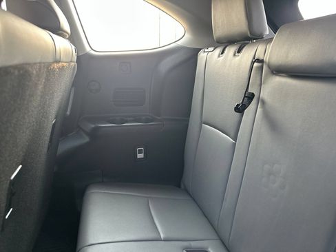 Used 2021 Toyota Highlander XLE AWD/4WD image 27