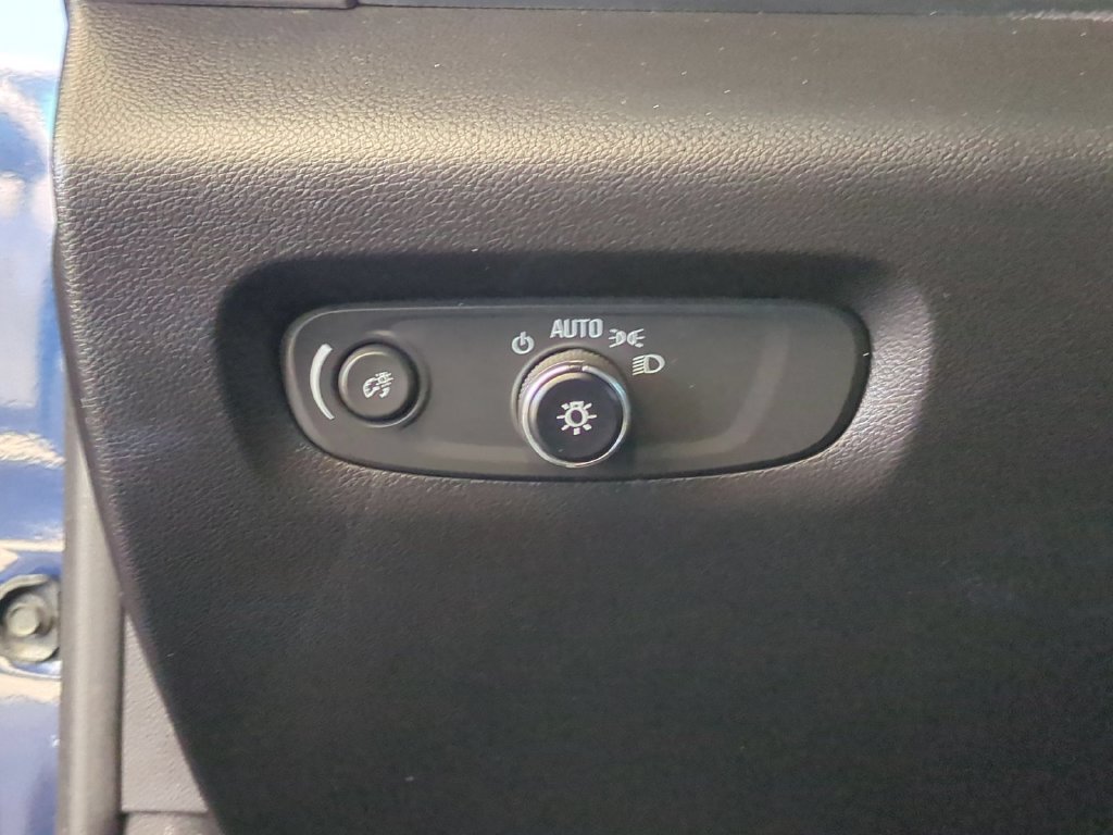 Used 2023 Chevrolet Traverse LT FWD image 23