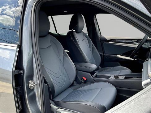 New 2026 Volkswagen Tiguan SE R-Line FWD image 29