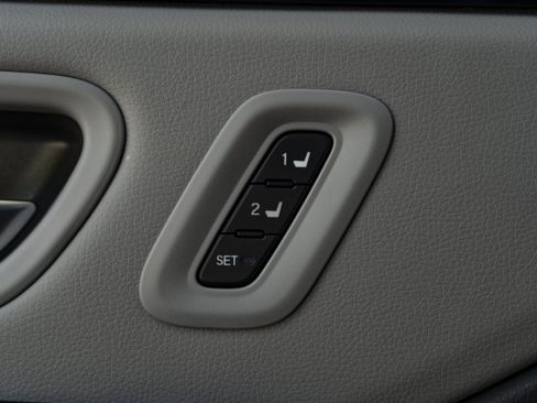 Used 2025 Honda Pilot EX-L image 37