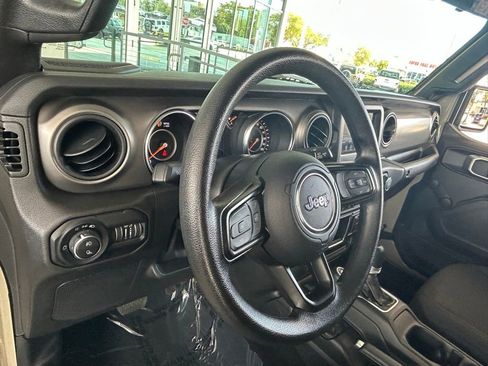 Used 2022 Jeep Gladiator Sport image 18