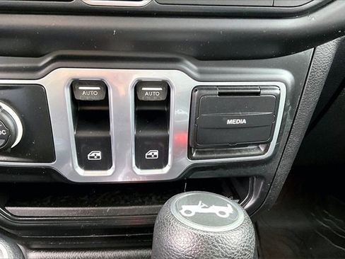 Used 2018 Jeep Wrangler Sport S image 22