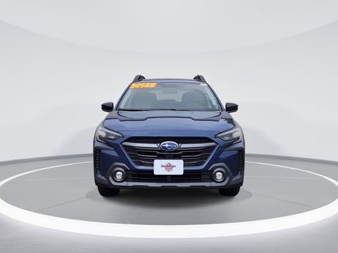 Used 2025 Subaru Outback Premium AWD/4WD image 2