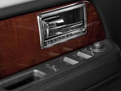 Used 2014 Lincoln Navigator 4WD image 20
