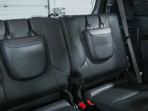 Used 2023 Lexus GX 460 Premium w/ Accessory Package AWD/4WD image 31