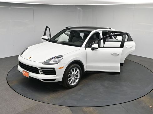 Used 2023 Porsche Cayenne Coupe image 51