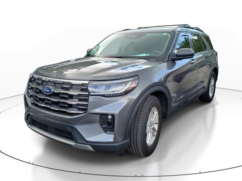 Used 2026 Ford Explorer Active w/ Active Comfort Package RWD image 2