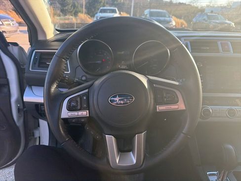 Used 2017 Subaru Outback 2.5i Premium image 16