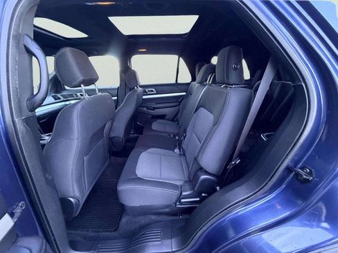Used 2016 Ford Explorer XLT w/ Equipment Group 201A FWD image 22