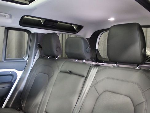Used 2025 Land Rover Defender 110 S image 6