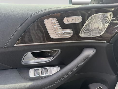 Used 2025 Mercedes-Benz GLS 450 4MATIC image 24