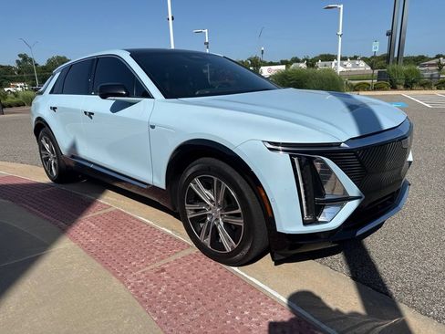 Used 2024 Cadillac Lyriq Luxury AWD/4WD image 3