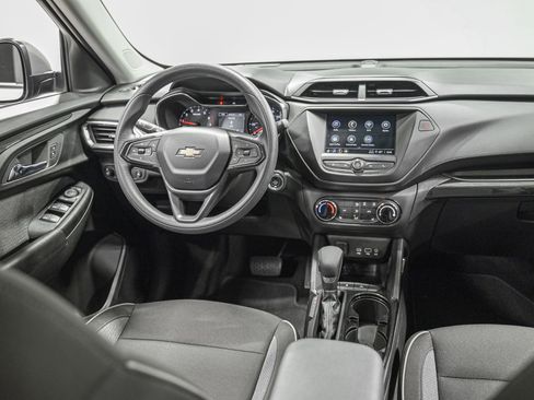 Used 2021 Chevrolet TrailBlazer LT image 30