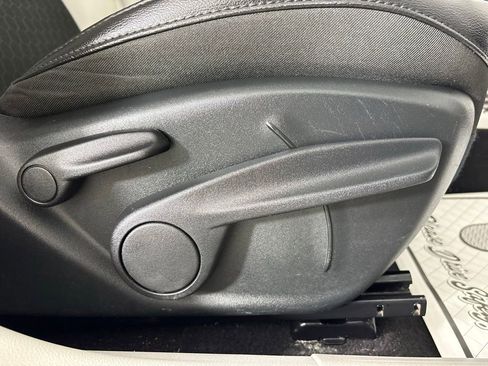 Used 2019 Jeep Compass Latitude FWD image 33