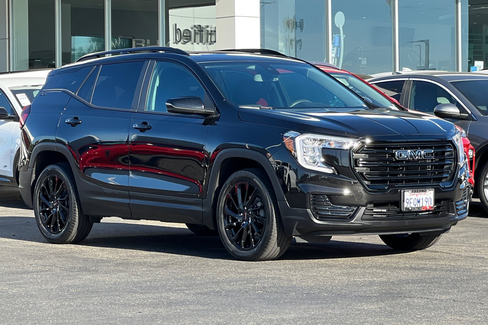 Used 2023 GMC Terrain SLE w/ Driver Convenience Package AWD/4WD image 2