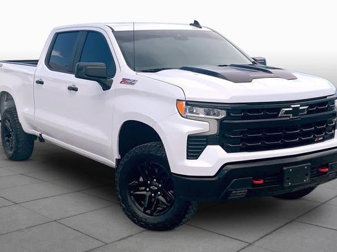 Used 2023 Chevrolet Silverado 1500 LT Trail Boss w/ Convenience Package II AWD/4WD image 3