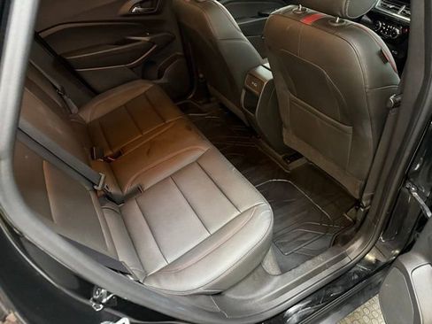 Certified 2025 Chevrolet Trax RS w/ Sunroof Package image 40