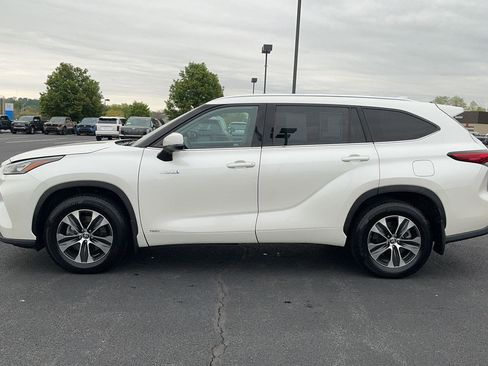 Used 2020 Toyota Highlander XLE AWD/4WD image 11
