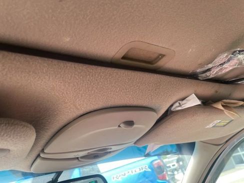 Used 2002 Lincoln Continental FWD image 18