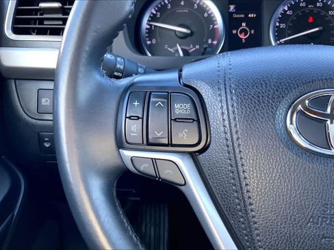 Used 2019 Toyota Highlander SE image 24