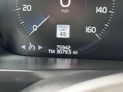 Used 2016 Volvo XC90 T6 Momentum AWD/4WD image 17