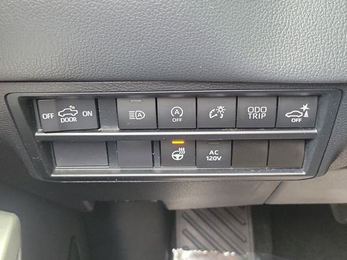 Used 2024 Toyota Tundra Limited AWD/4WD image 25