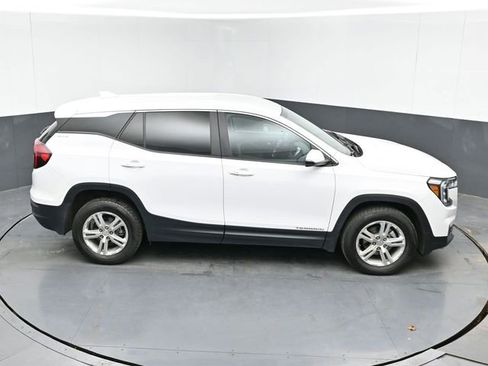 Used 2022 GMC Terrain SLE w/ LPO, Floor Liner Package image 27