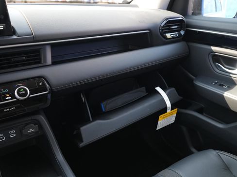 New 2025 Honda Pilot Touring image 30