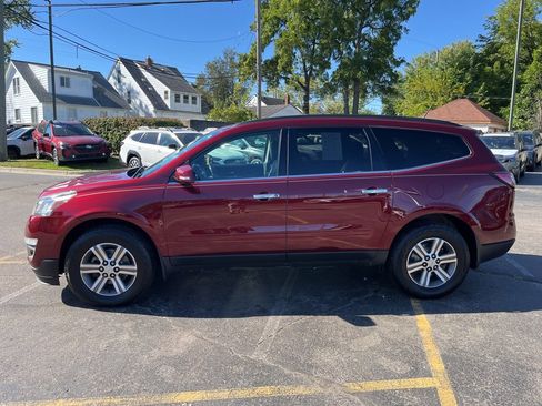 Used 2017 Chevrolet Traverse LT image 8
