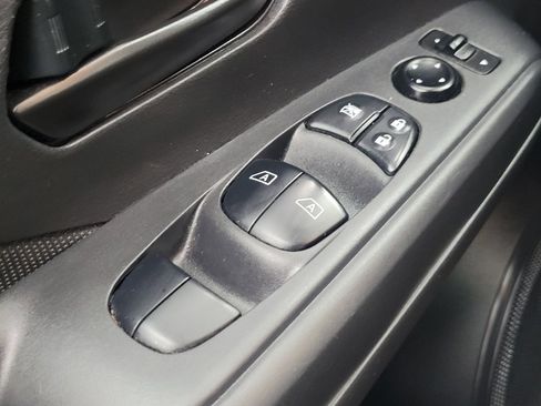 Used 2021 Nissan Kicks S FWD image 27