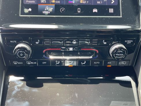 New 2025 Jeep Grand Cherokee L Laredo w/ Luxury Tech Group I image 15