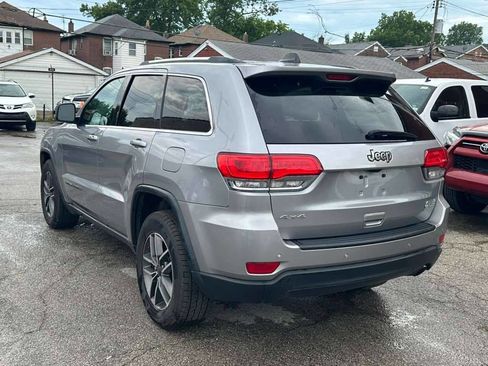 Used 2019 Jeep Grand Cherokee Laredo w/ 18" Wheel & 8.4" Radio Group AWD/4WD image 8