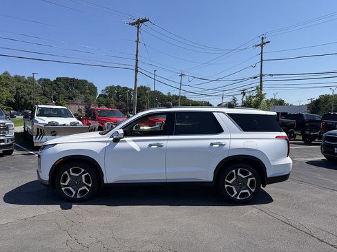 Used 2023 Hyundai Palisade SEL w/ Premium Package AWD/4WD image 3