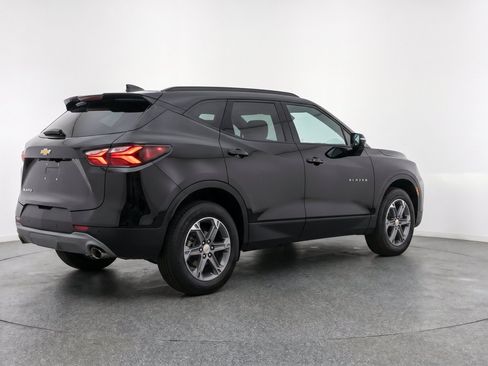 Used 2025 Chevrolet Blazer LT FWD image 9