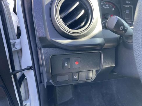 Used 2022 Toyota Tacoma SR image 30