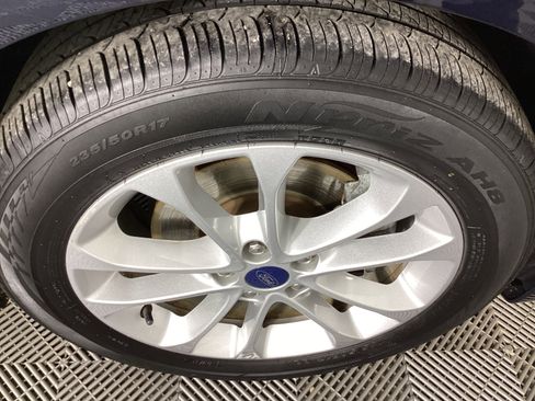 Used 2020 Ford Fusion SE image 12