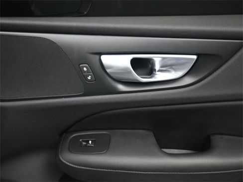 Certified 2024 Volvo S60 B5 Core image 28