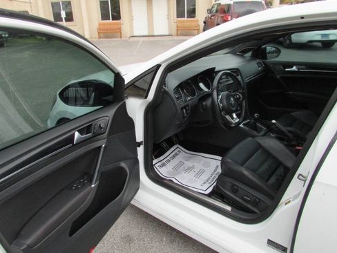 Used 2015 Volkswagen Golf 4-Door FWD image 17