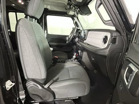Used 2024 Jeep Wrangler Unlimited Sahara AWD/4WD image 28