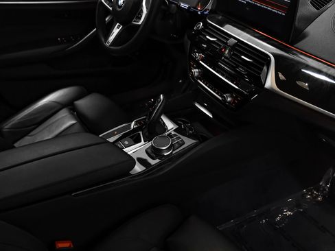 Used 2020 BMW 530i xDrive w/ M Sport Package AWD/4WD image 21