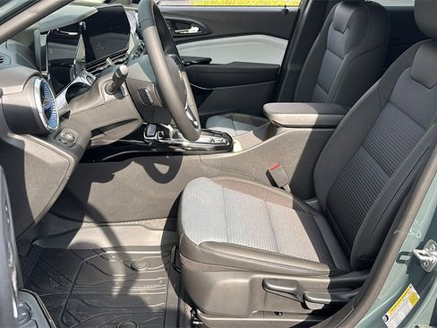 New 2025 Chevrolet Trax LT w/ LT Convenience Package image 13