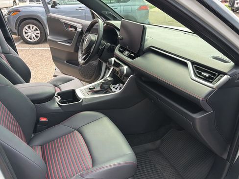 Used 2025 Toyota RAV4 XSE AWD/4WD image 20