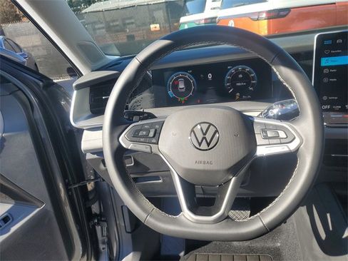 New 2025 Volkswagen Tiguan SE image 25